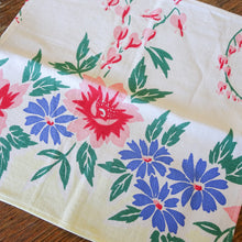 Load image into Gallery viewer, Red &amp; Blue Flower Cloth Napkins
