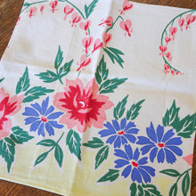Load image into Gallery viewer, Red &amp; Blue Flower Cloth Napkins
